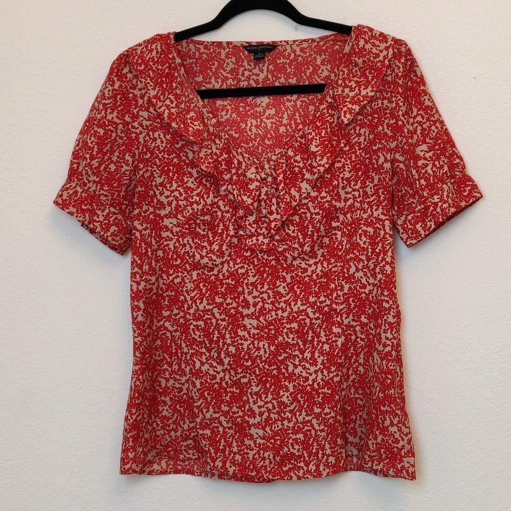 Banana Republic V neck red beige Medium top  short sleeve